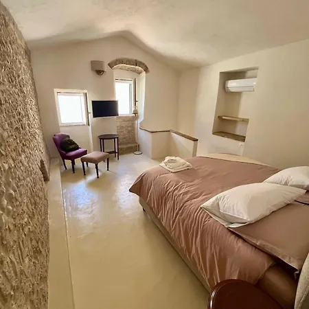 Casa vacanze Dimora Ventura, Intra Alborgodiffuso, Con Pavimento Originale Del 1300